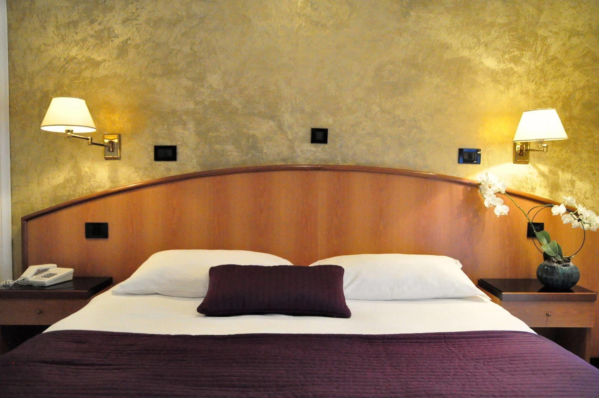 Hotel Regina Grado Buitenkant foto